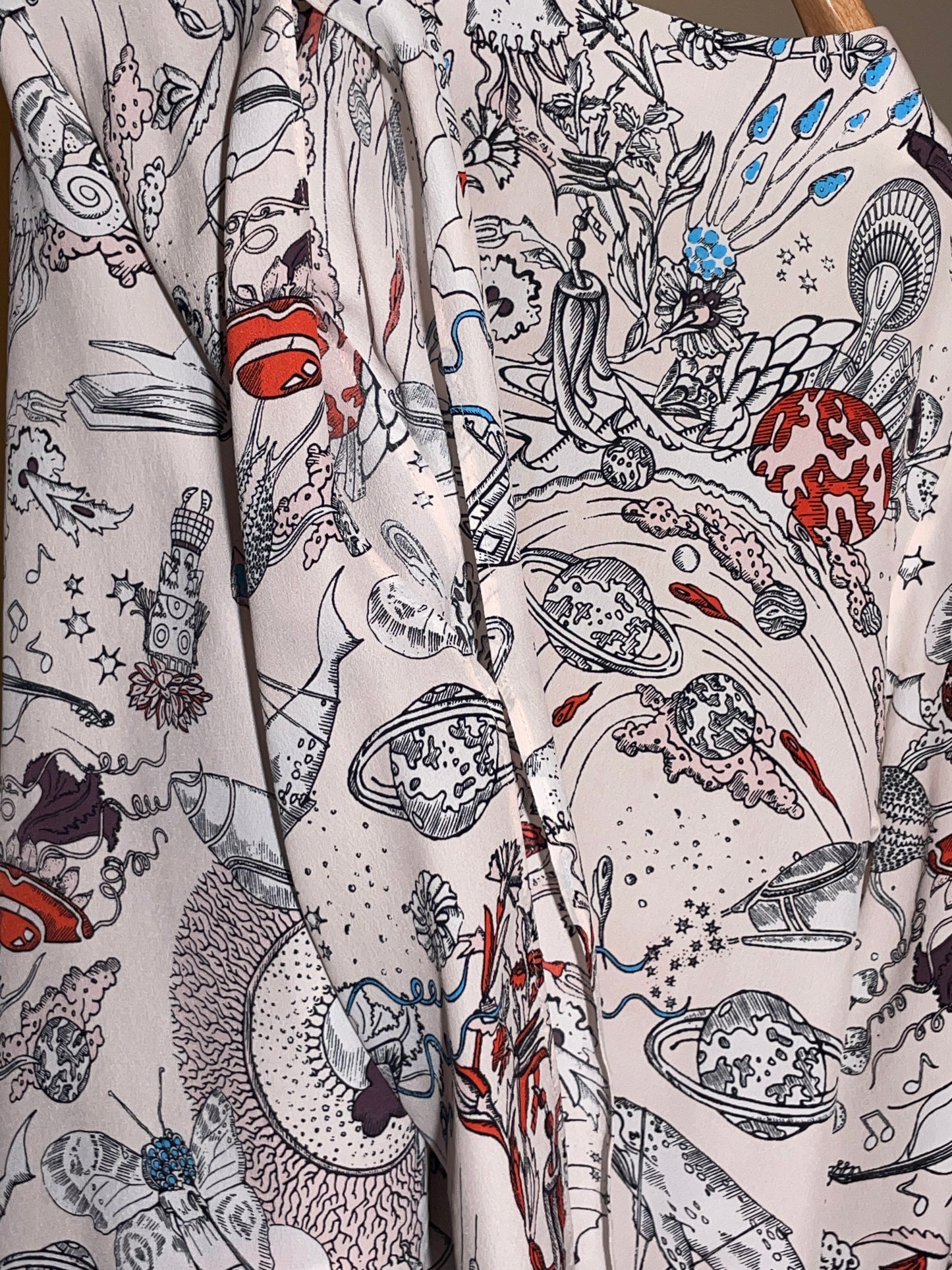 Bluse Dorothee Schumacher puderfarben und bunt mit Ärmelschlitzen in 40