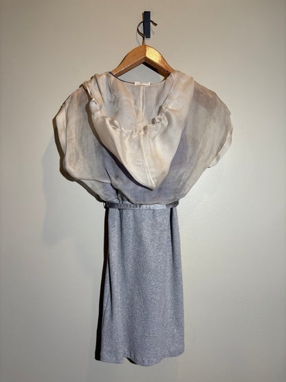 Brunello Cucinelli Kurzarmbluse mit Kapuze in grau und beige mit lila in S