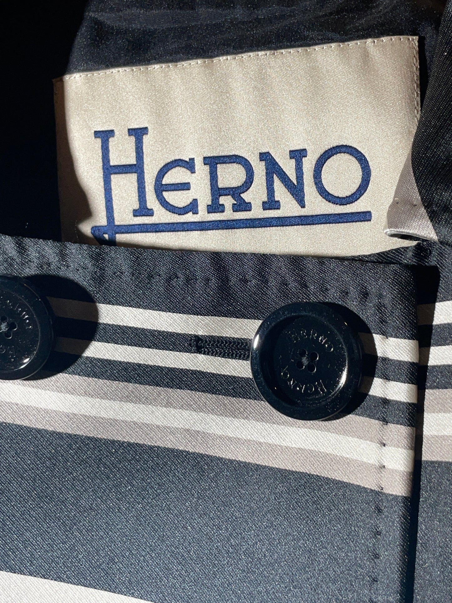 Herno Jacke, schwarz/crème/grau in 40