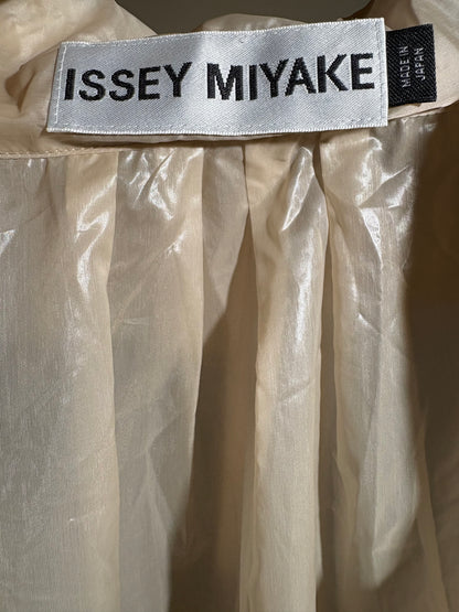 ISSEY MIYAKE transparenter rosé Mantel in 34-40