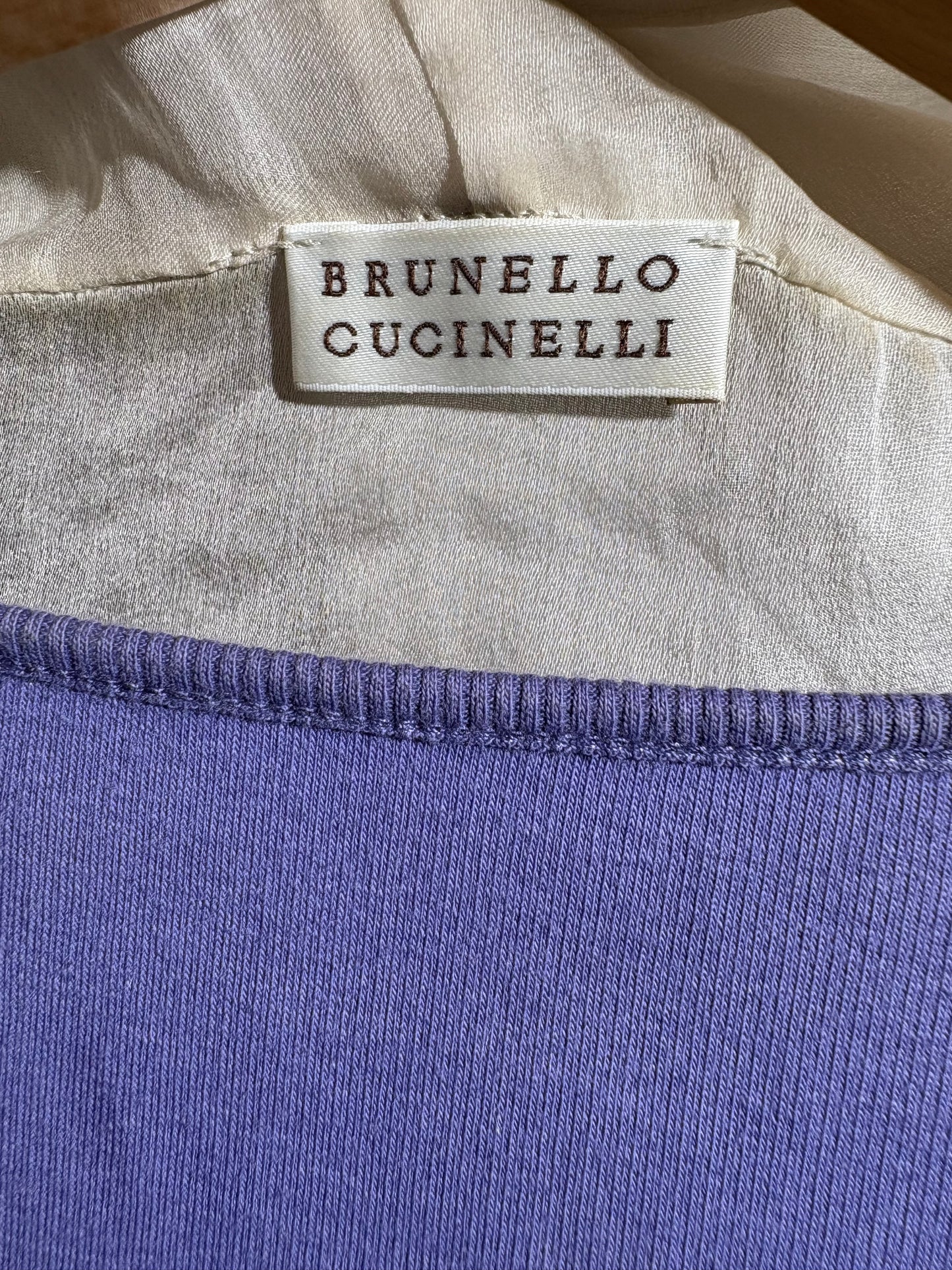 Brunello Cucinelli Kurzarmbluse mit Kapuze in grau und beige mit lila in S