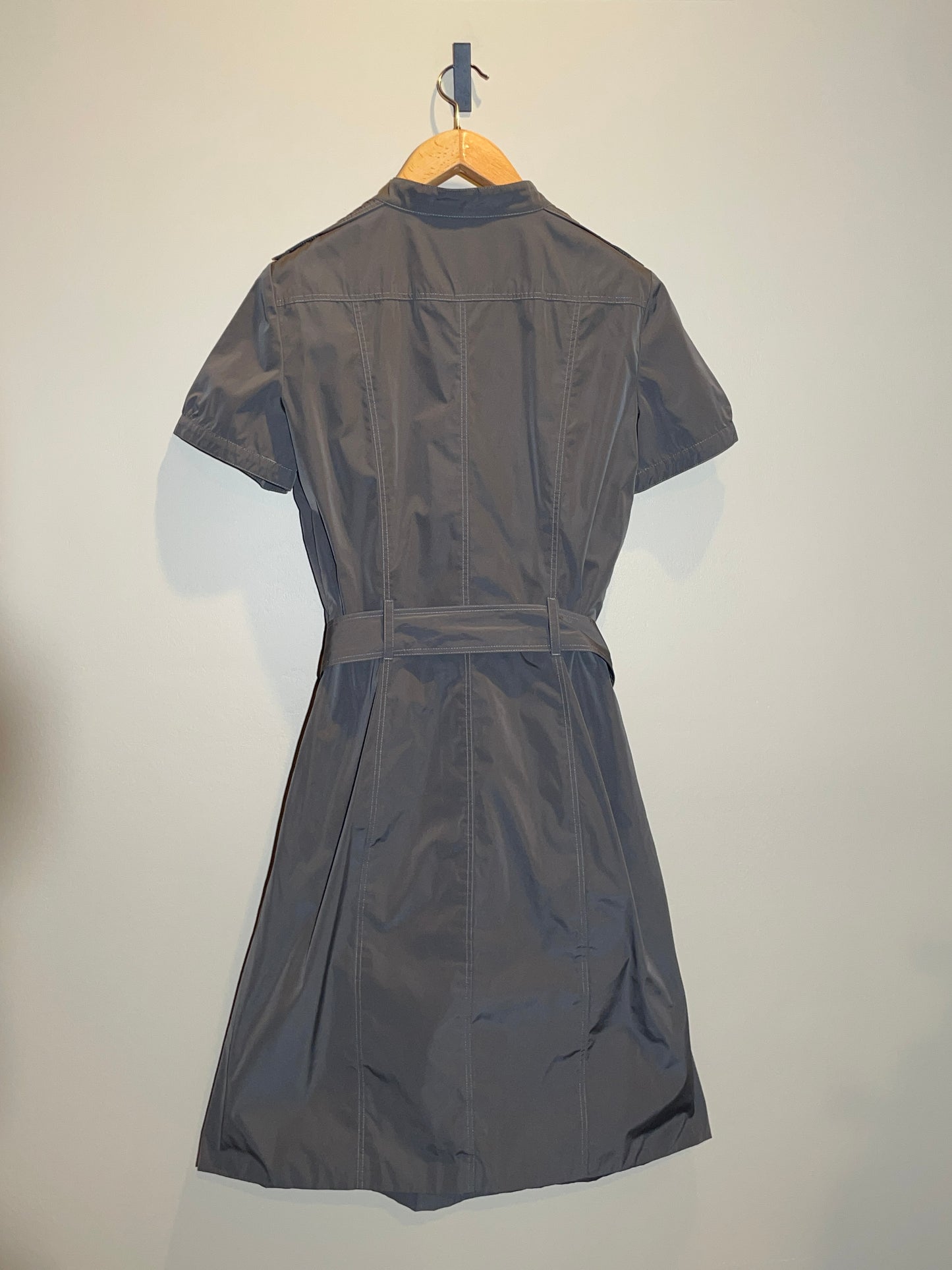 Burberry, Kleid grau Kurzarm mit Gürtel in 38