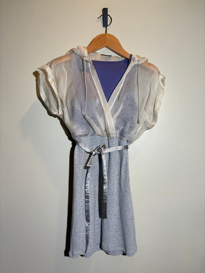 Brunello Cucinelli Kurzarmbluse mit Kapuze in grau und beige mit lila in S