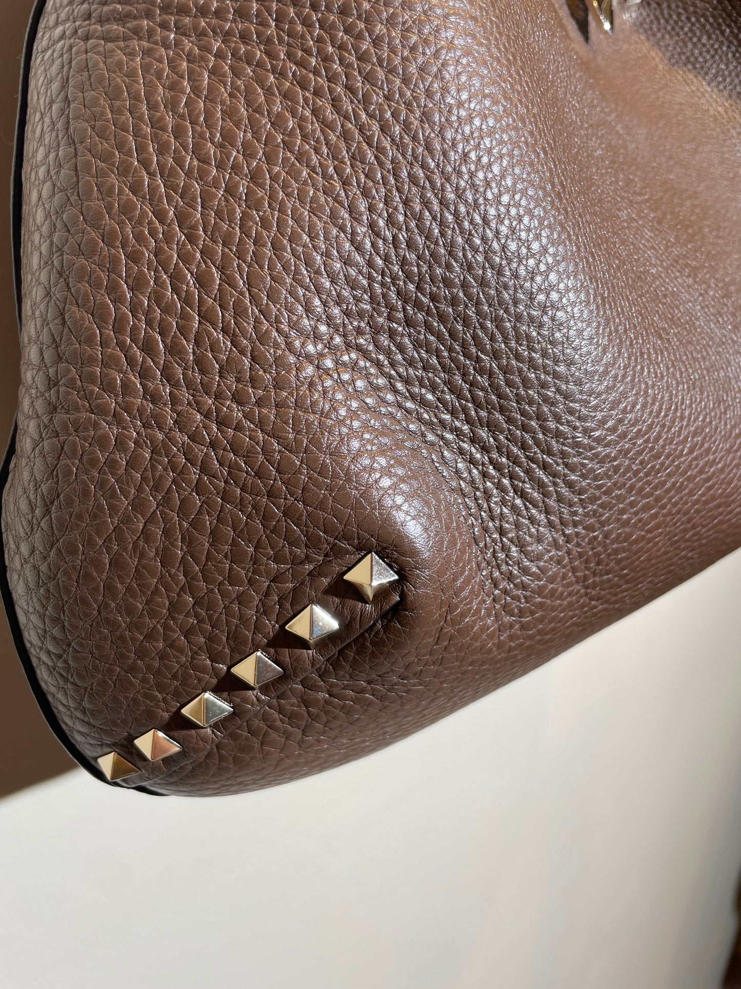 Valentino Garavani, Rockstud Hobo, Schultertasche braun