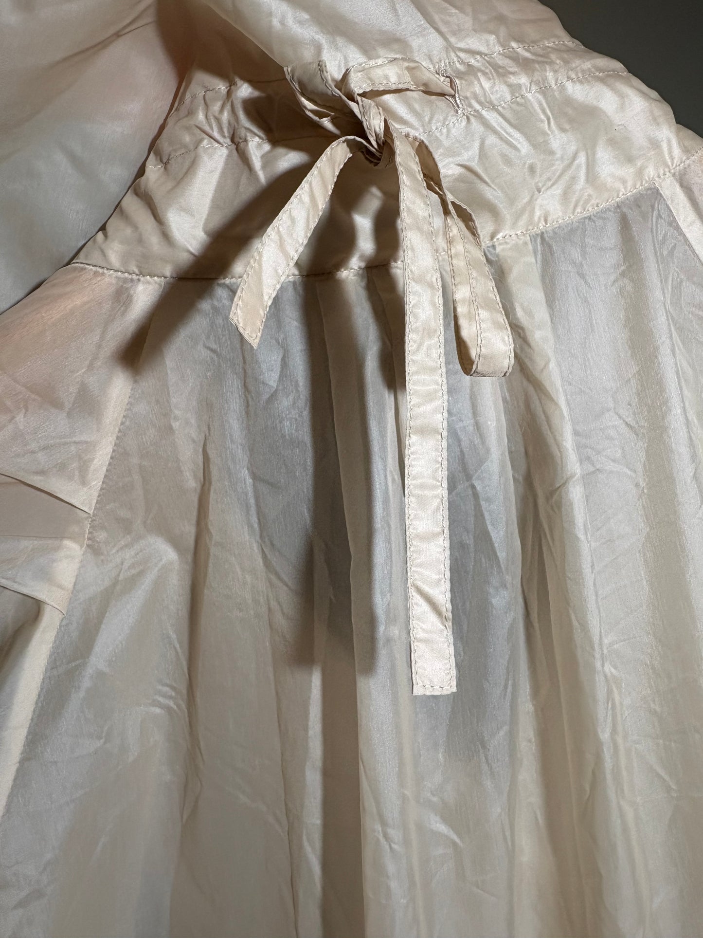 ISSEY MIYAKE transparenter rosé Mantel in 34-40