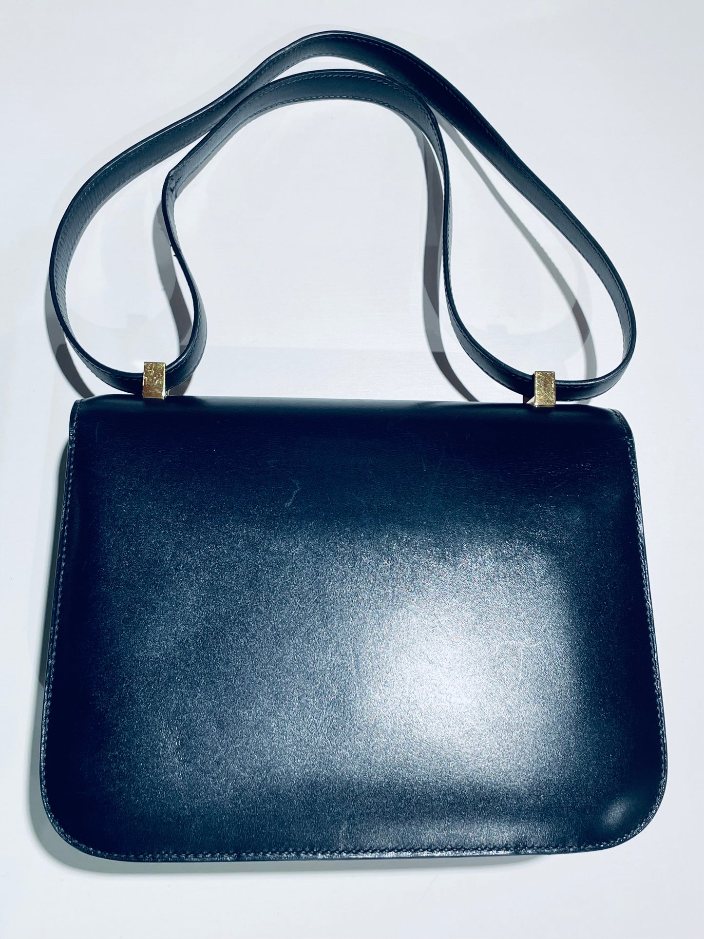 Hermès Constance Schultertasche in navy und Gold