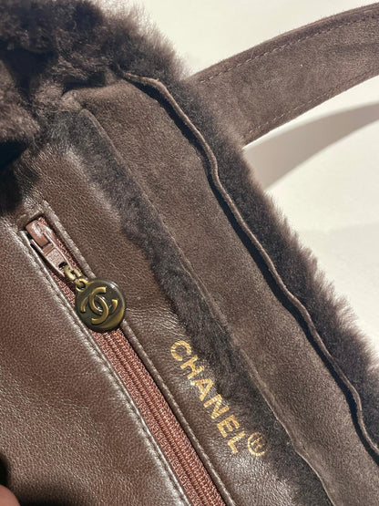 Chanel Tasche braun aus Veloursleder und Fell
